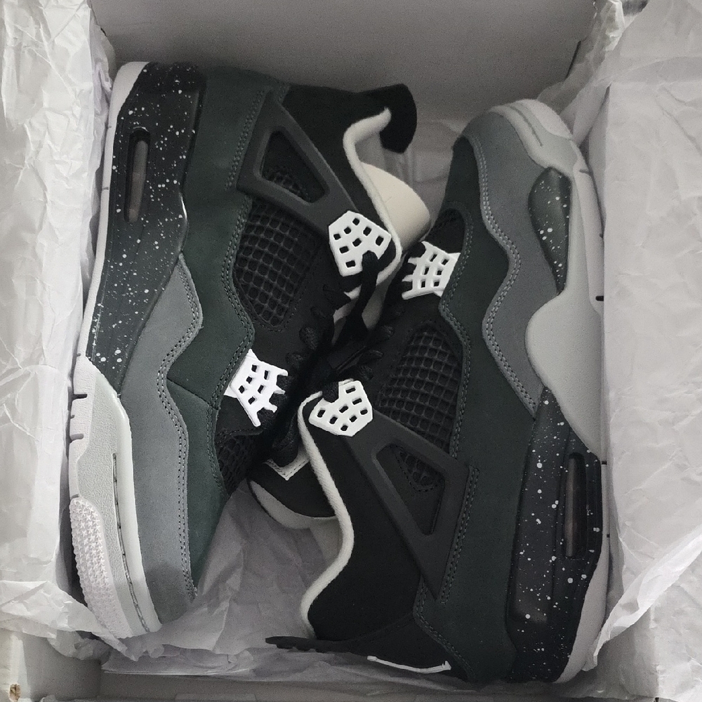 Jordan 4 Retro Black and Anthracite Sneakers
